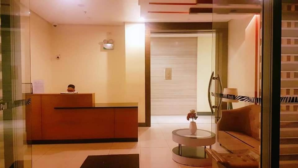 One Palm Tree Villas Condo Across Naia Terminal 3 Manila Eksteriør billede
